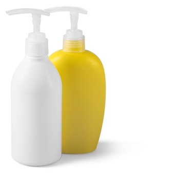 Beyaz arkaplanda izole edilmiş plastik şişeler