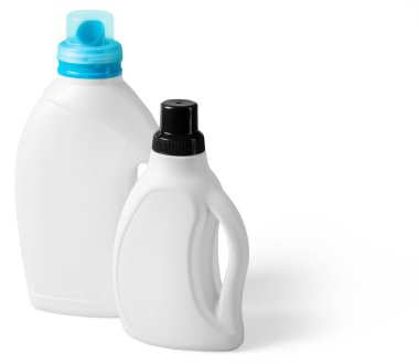 Beyaz arkaplanda izole edilmiş plastik şişeler