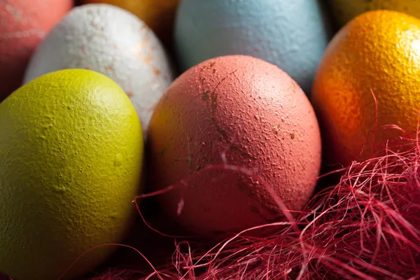 Mutlu Paskalyalar Ahşap Arka Plan Üzerinde Paskalya Yumurtaları — Stok fotoğraf