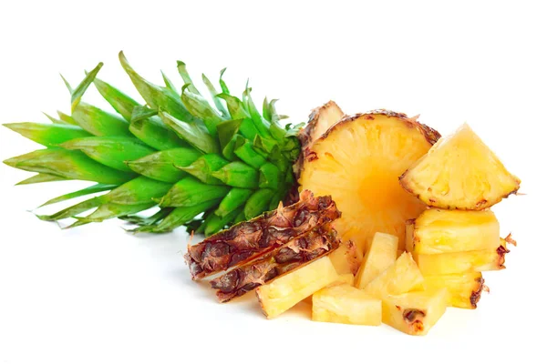 Gesneden Ananas Geïsoleerd Witte Achtergrond — Stockfoto