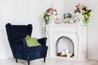 güzel süslemeleri ile şömine