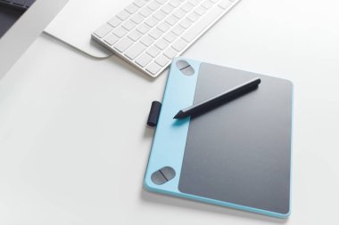 Ofiste rahat çalışma tablosu