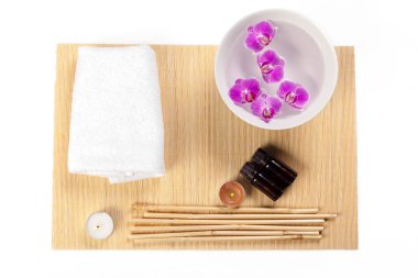 Zen stone ve orkide. Spa konsept