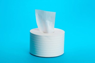 Arka planda, tuvalet kağıdı unrolling yakın çekim