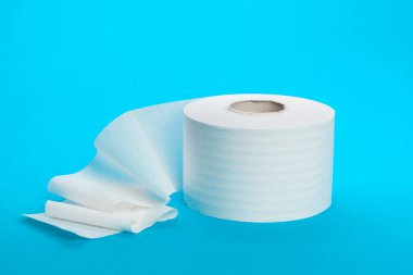 Arka planda, tuvalet kağıdı unrolling yakın çekim