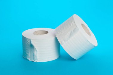 Arka planda, tuvalet kağıdı unrolling yakın çekim