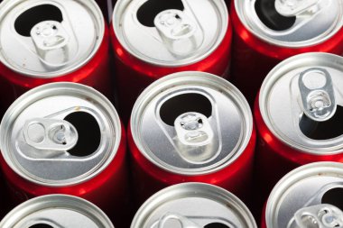 Boş geri dönüşüm kutu yakın çekim