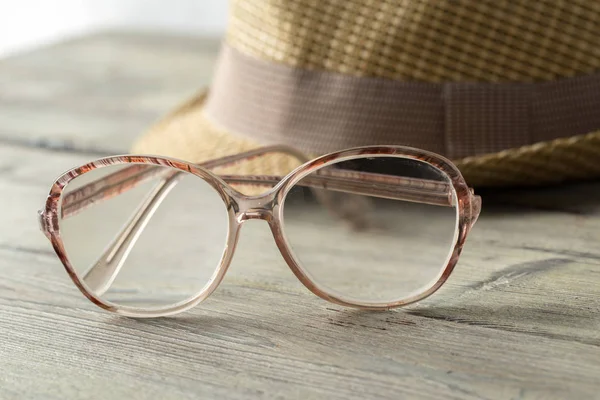 Hat Eyeglasses Wooden Table — Stock Photo, Image