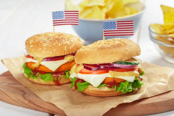 Comida Rápida Hamburguesas Caseras Sobre Fondo Madera — Foto de Stock