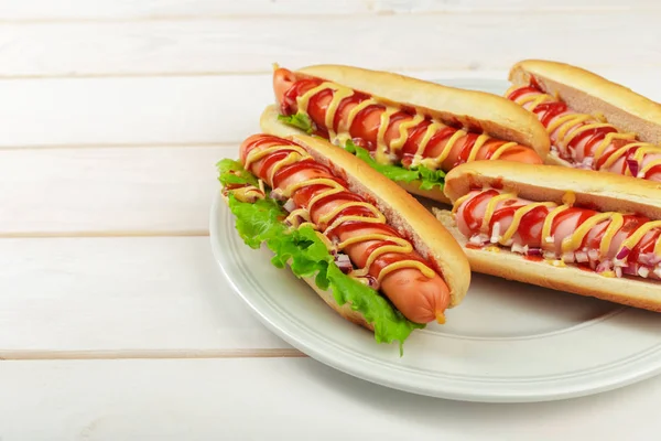 Primer Plano Hot Dogs Sobre Fondo Madera —  Fotos de Stock