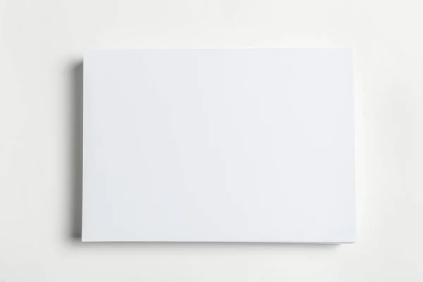 Kertas Putih Meja Kayu — Stok Foto
