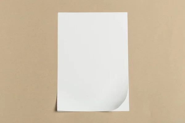 Folhas Papel Branco Mesa Madeira — Fotografia de Stock