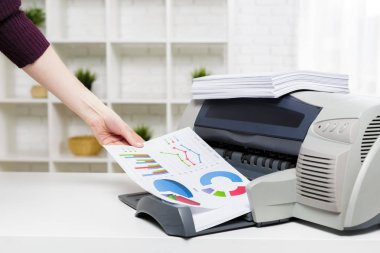 modern yazıcı kullanma office kişinin yakın çekim