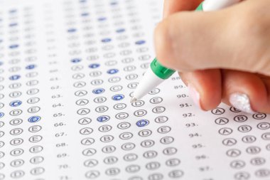 cevapları ile Test Puanı tablosunun görünümünü kapat