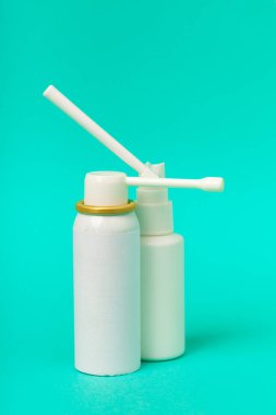 çeşitli tıbbi şişe kümesi