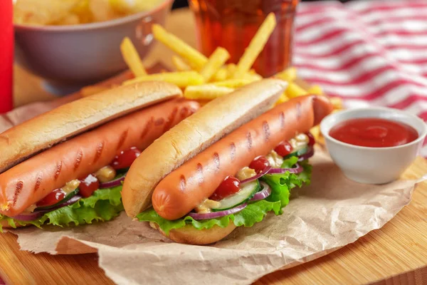 Gros Plan Hot Dogs Sur Fond Bois — Photo