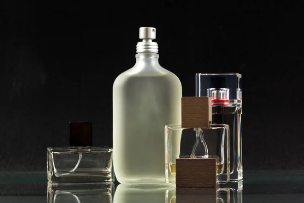 Frascos Perfume Fundo Escuro — Fotografia de Stock