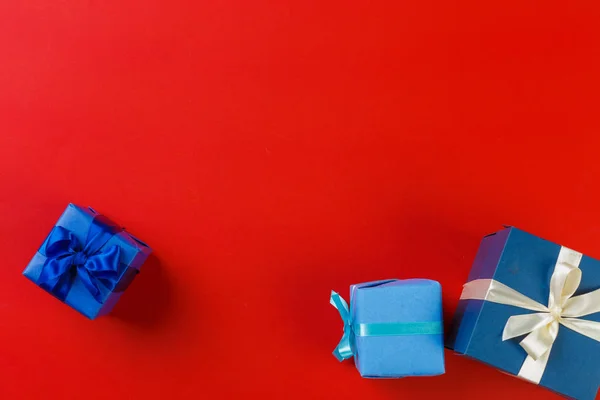 Κουτί Δώρου Στο Φόντο Χρώματος — Φωτογραφία Αρχείου