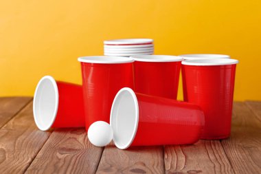 Kolej parti spor - bira pong