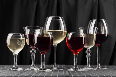 Birçok farklı şarap bardak