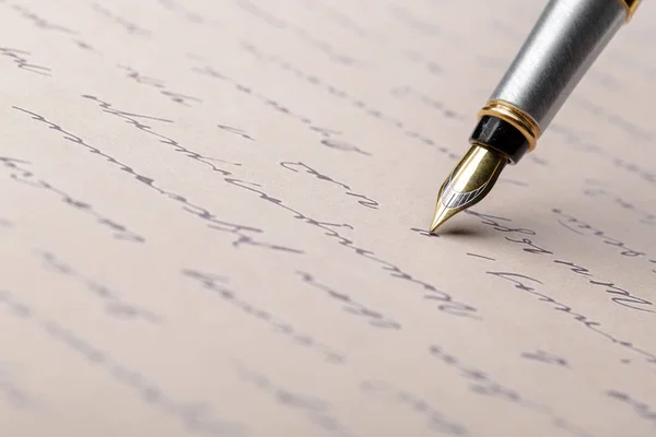 Dolma kalem yazılı sayfada