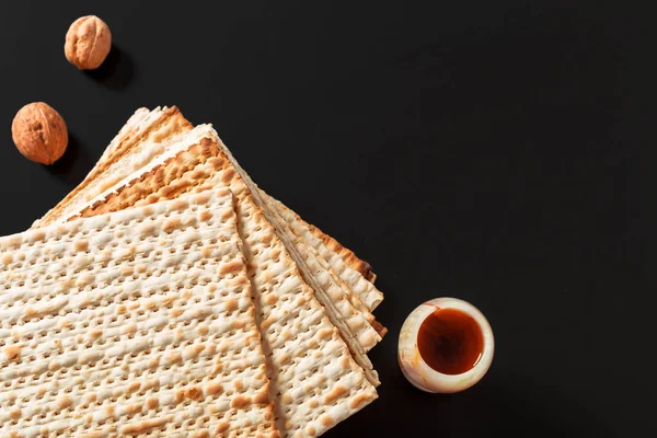 Uma Foto Peças Matzah Matza Sobre Fundo Preto Matzah Para — Fotografia de Stock