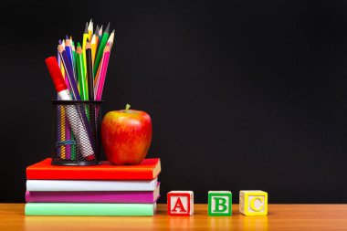 Eğitim ya da kavram okula geri.