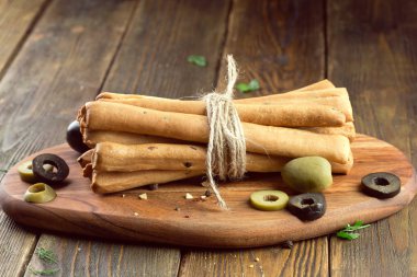 Çıtır çıtır ekmek sopa ahşap tablo