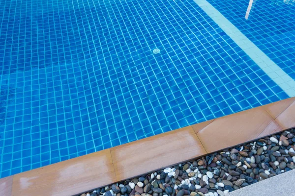 Blick Auf Transparentes Blaues Wasser Pool — Stockfoto