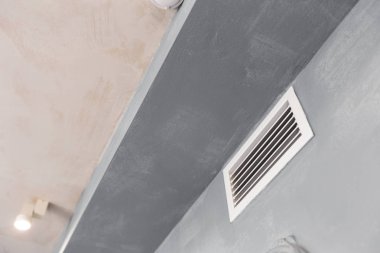 Hava durumu dairesel havalandırma kanalı duvarda kapalı