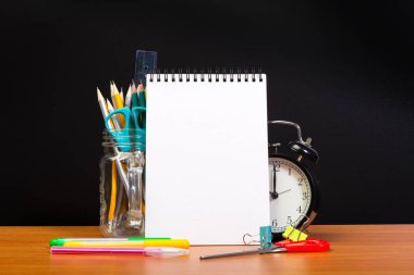 Eğitim ya da kavram okula geri.