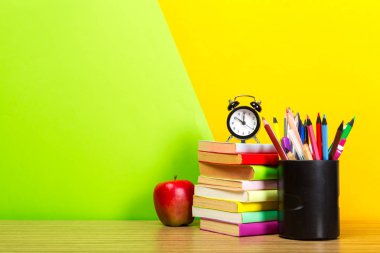 Eğitim ya da kavram okula geri.