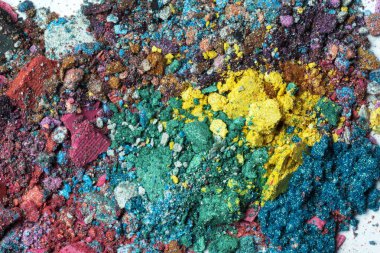 Göz merceği beyaz arkaplanda izole edildi.