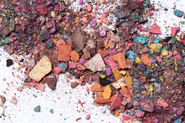 Göz merceği beyaz arkaplanda izole edildi.