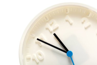 Yuvarlak ofis arka plan üzerinde saat, yakın çekim