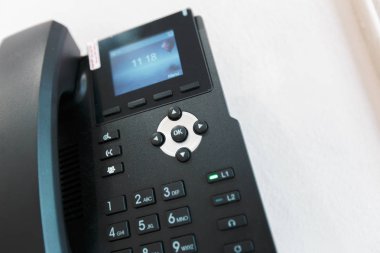 Otel telefon, yakın