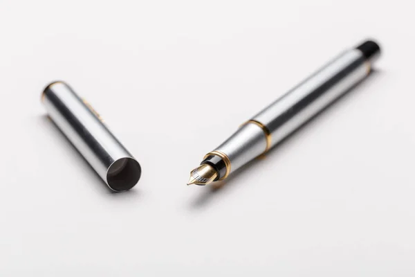 Închiderea Stiloului Injector Pen Fântână Izolat Fundal Alb — Fotografie, imagine de stoc