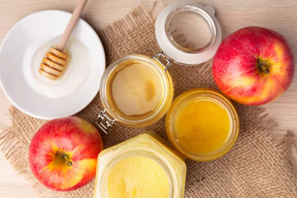 Judiska Högtiden Rosh Hashana Bakgrund Med Honung Och Äpplen Träbord — Stockfoto