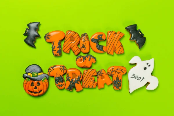 Halloween Konzept Mit Plätzchen Auf Buntem Hintergrund — Stockfoto