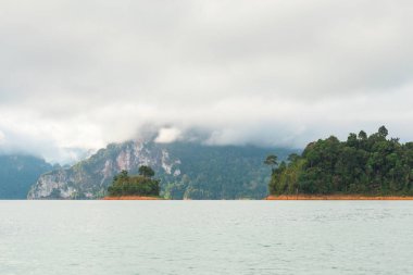 Denizi ve Sahili uçurumlarda doğal görünümü