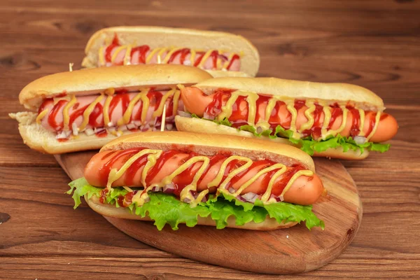 Primer Plano Hot Dogs Sobre Fondo Madera — Foto de Stock