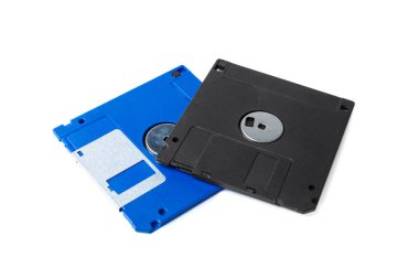 Beyaz arka plan üzerinde bilgisayar disketleri, yakın çekim 