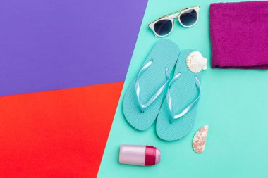 Yaz tatil arka plan, plaj aksesuarları renk arka plan engellemek.