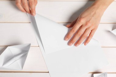 Origami kağıt tekne handcrafting işlemi
