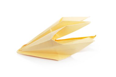 origami kağıt beyaz arka plan üzerinde izole yakın çekim