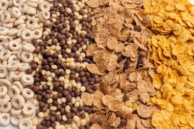 Soğuk tahıllar çeşitli, çocuklar ek yük için hızlı kahvaltı vurdu