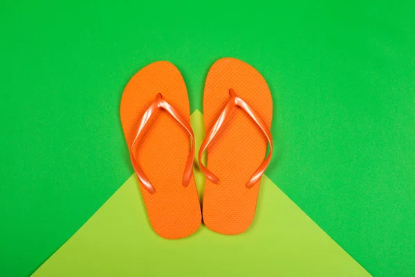 Närbild Kvinnliga Beach Flip Flops Färgstark Bakgrund — Stockfoto