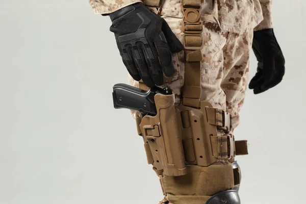 Soldat Camouflage Tenant Fusil — Photo