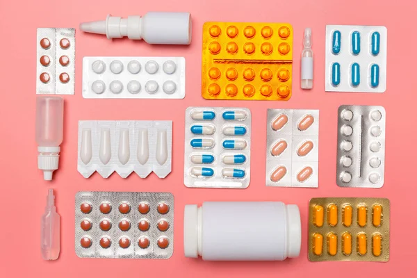 Medicijn Pillen Roze Achtergrond Bovenaanzicht — Stockfoto