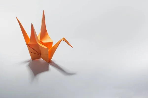 Origami Kraan Geïsoleerd Witte Achtergrond — Stockfoto